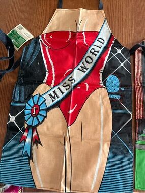 ‘Miss World' and ‘Mr Universe’ Plastic Aprons